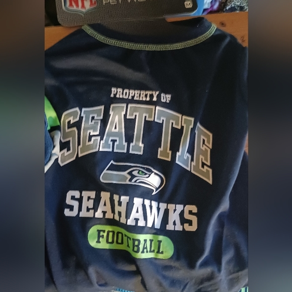 Seattle Seahawks dog outfits - Picture 3 of 3